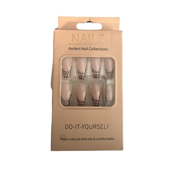 NIB 27 pcs Leopard Coffin Fake Nail Set & 1pc Nail File & 1 sheet Tape - Picture 2 of 5